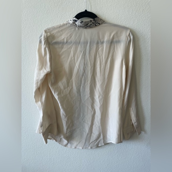 Equipment Femme 100% silk cream button down long sleeve blouse with snake skin - Picture 5 of 5